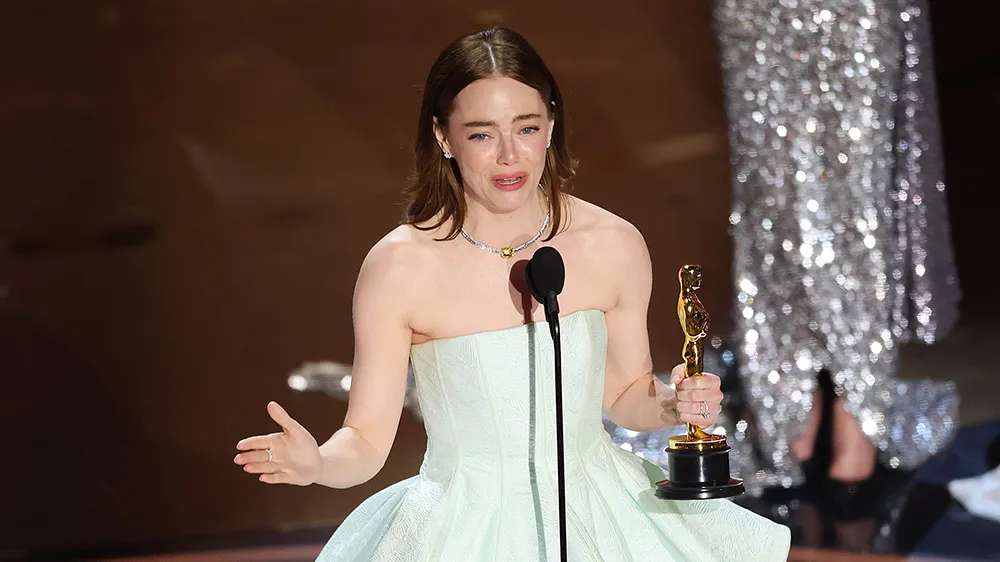 Emma-Stone-Best-Actress-Oscar-Win-3.jpg